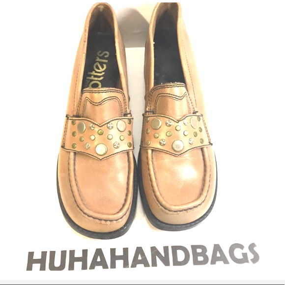 Trotters Tan studded Classic Loafers Size 8.5N - Picture 2 of 8